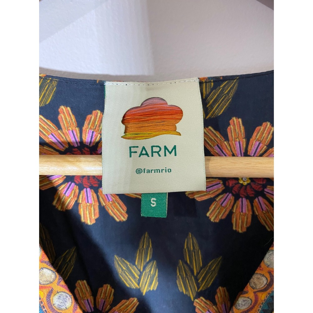 Farm Rio NWOT Vibrant Flowers Garden Lace Trim V-Neck Blouse Small Hi Low SMALL - Picture 6 of 8